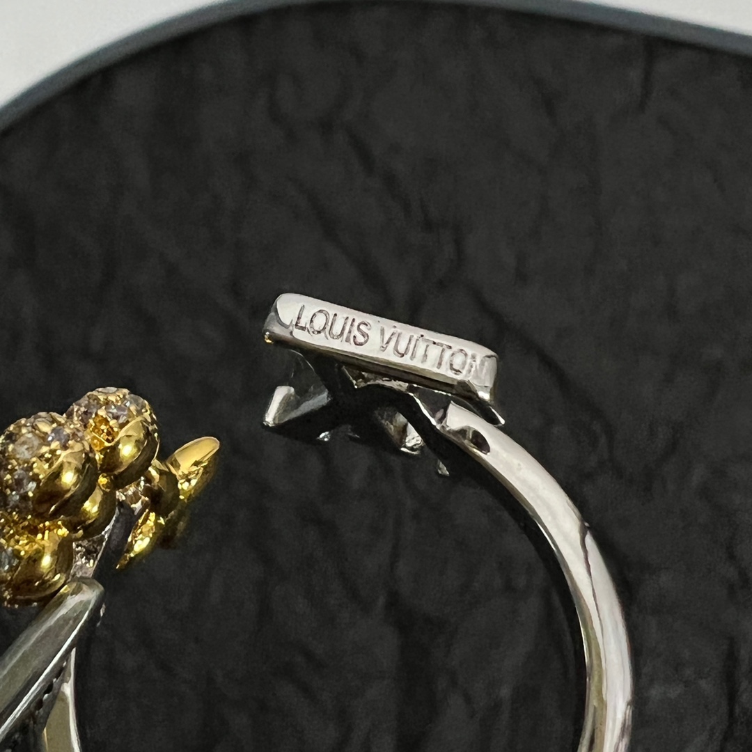 Louis Vuitto LV Gram Ring - DopestKickz