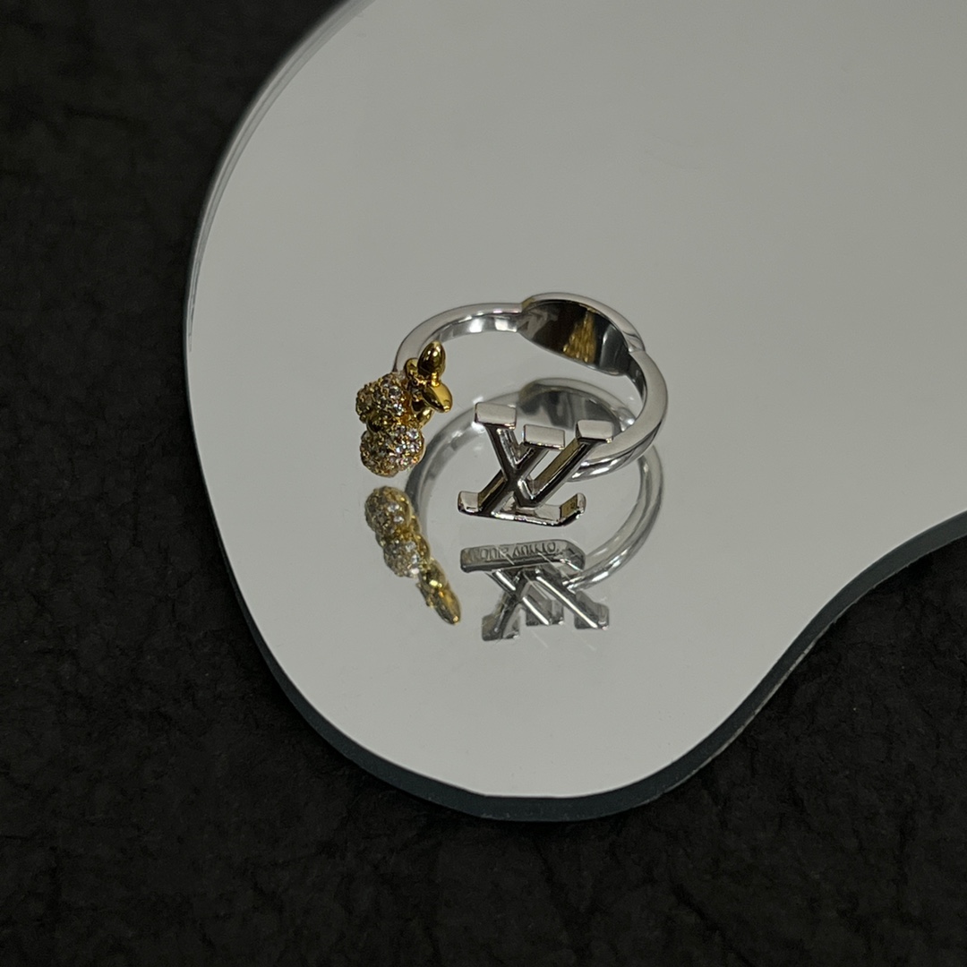 Louis Vuitto LV Gram Ring - DopestKickz