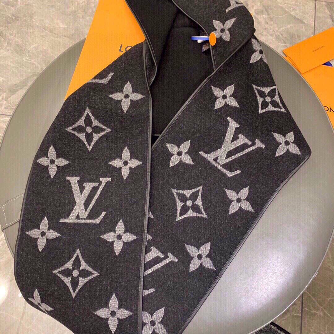 Louis Vuitton Fall For You Scarf - DopestKickz