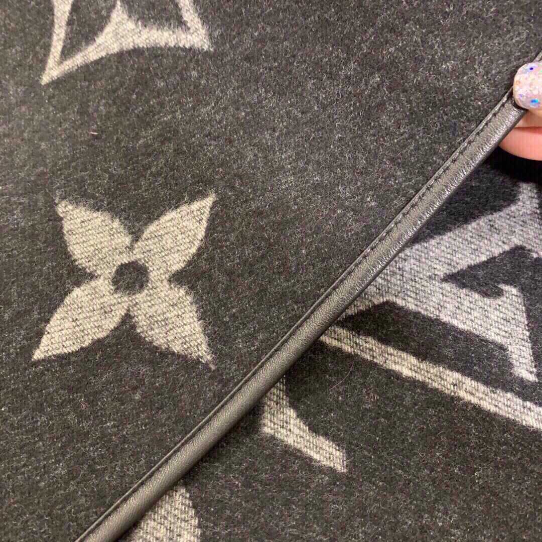 Louis Vuitton Fall For You Scarf - DopestKickz