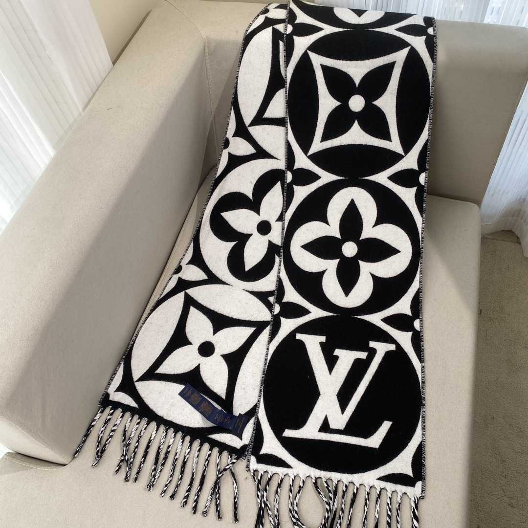 Louis Vuitton LV Medallion Scarf - DopestKickz