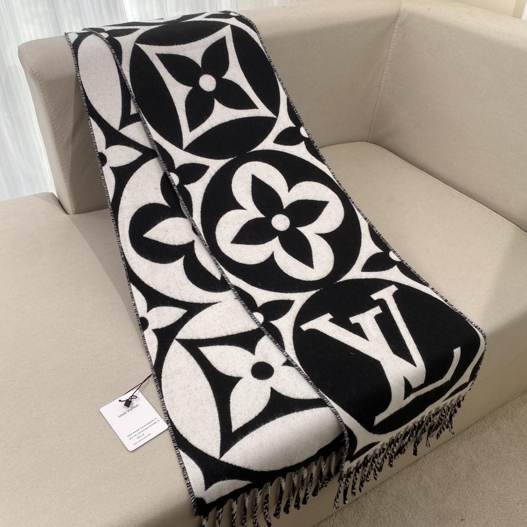 Louis Vuitton LV Medallion Scarf - DopestKickz