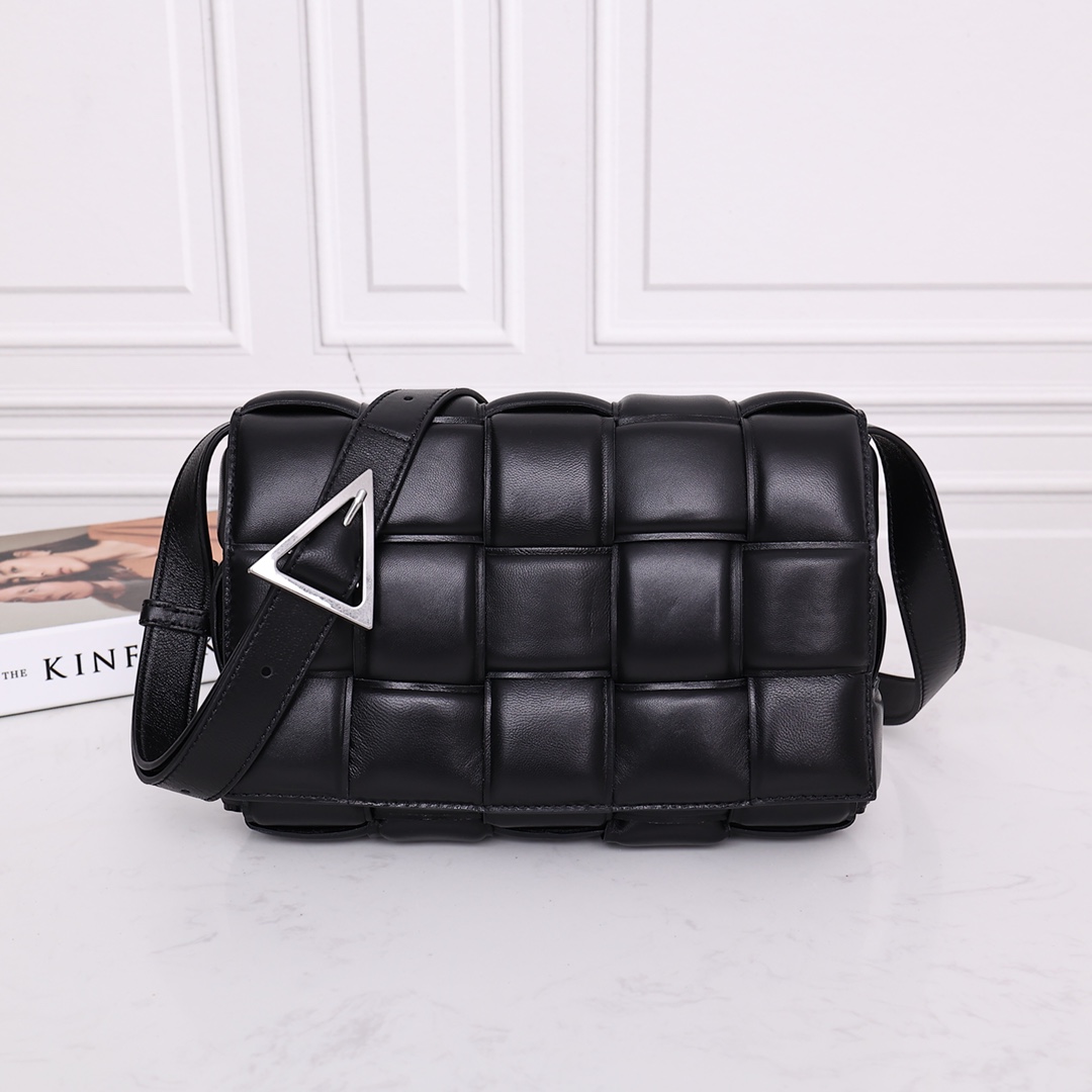 Bottega Veneta Padded Cassette Bag(26*18*8CM) - DopestKickz