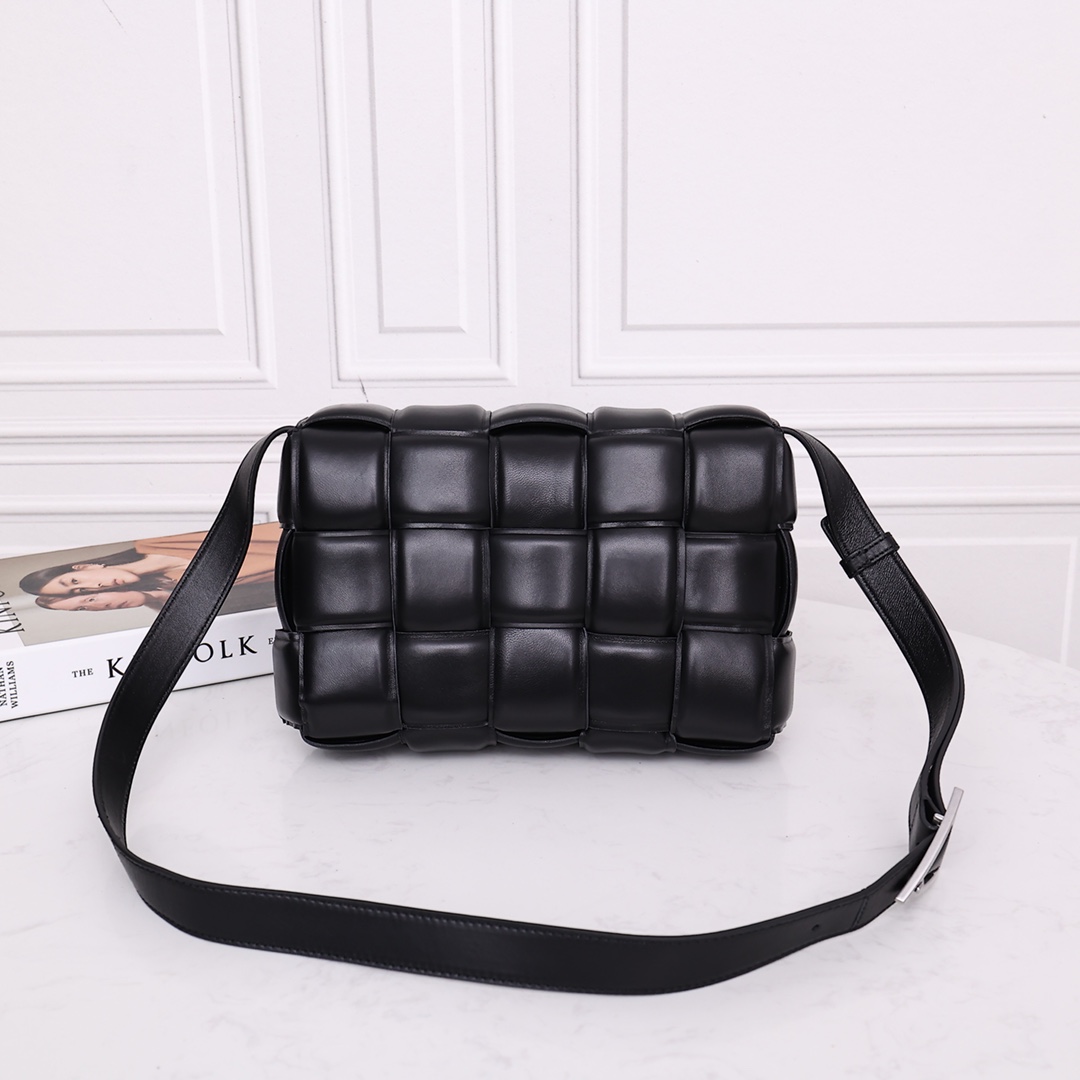 Bottega Veneta Padded Cassette Bag(26*18*8CM) - DopestKickz