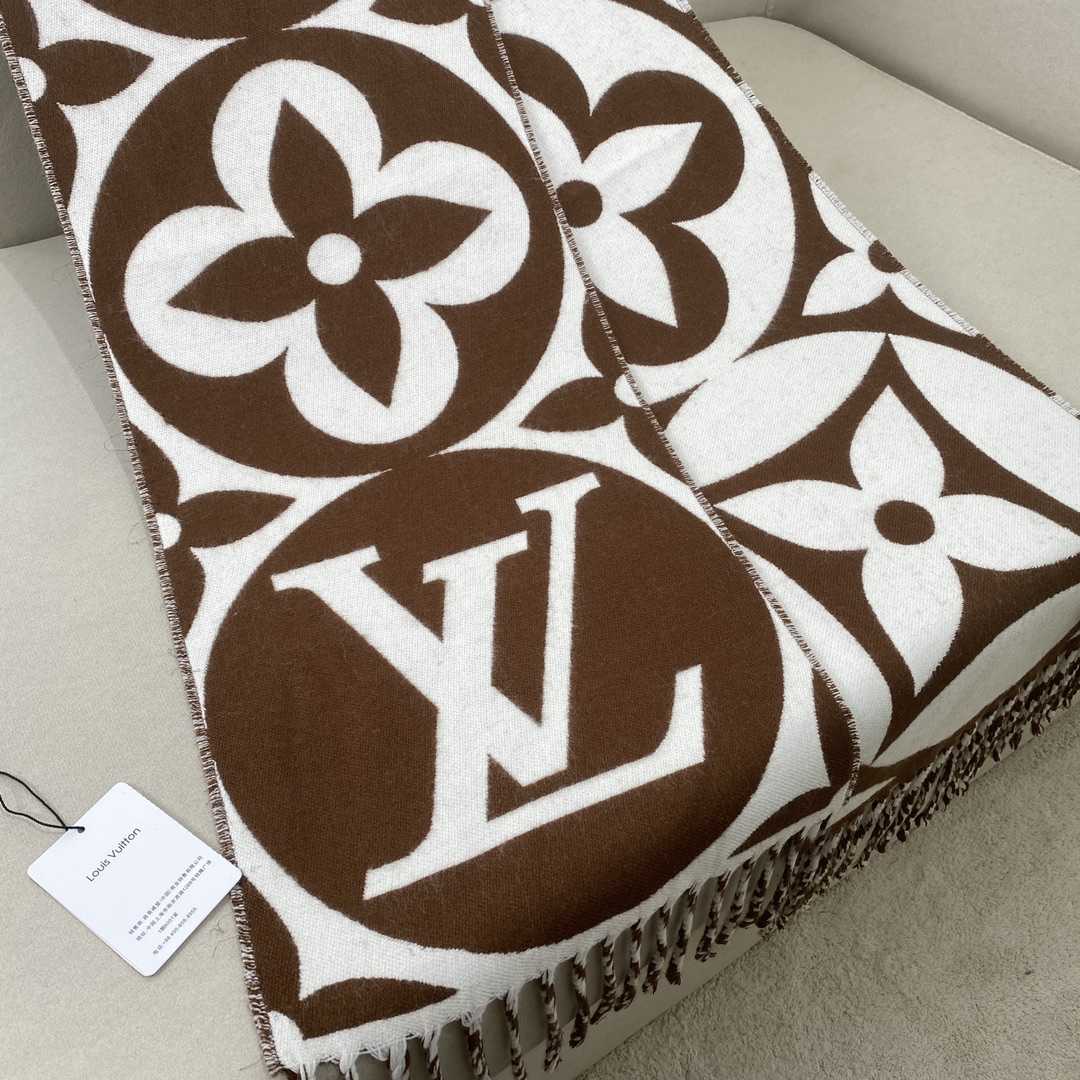 Louis Vuitton LV Medallion Scarf - DopestKickz