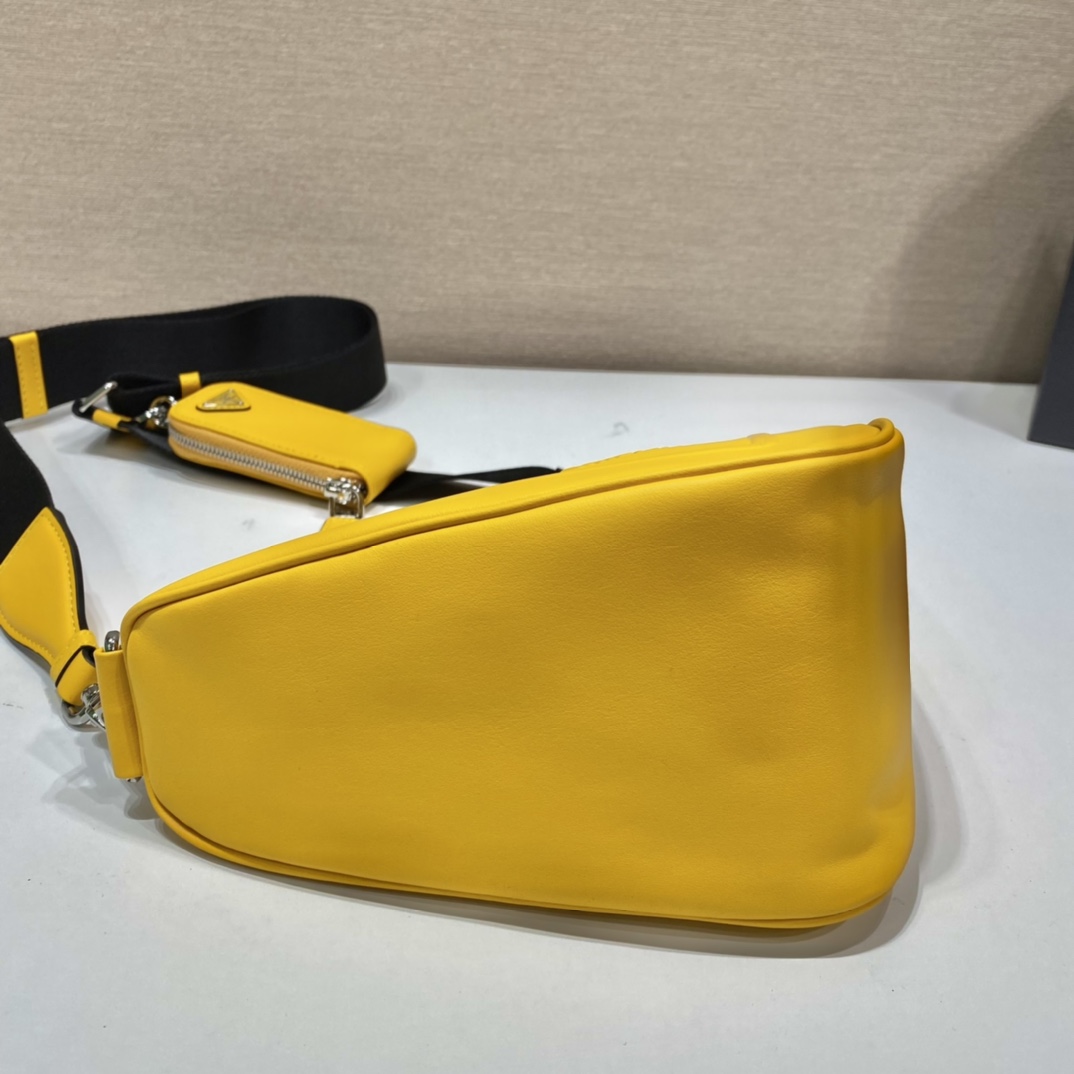 Prada Triangle Bag (26-14-12cm) - DopestKickz