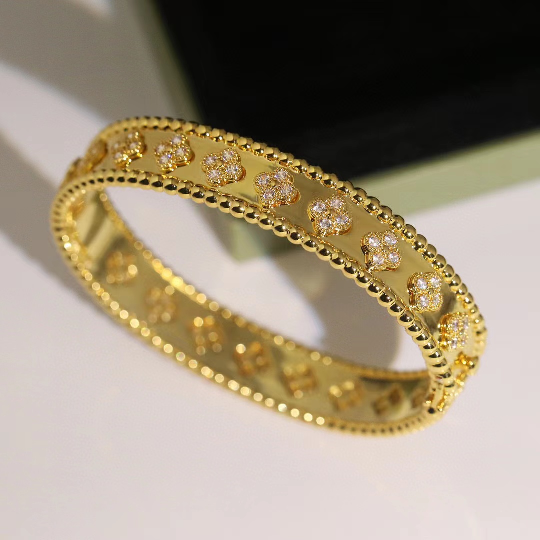 Louis Vuitto Bracelet  - DopestKickz