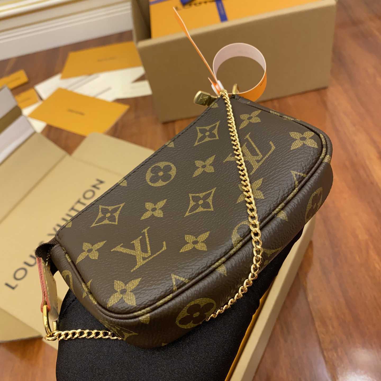 Louis Vuitton Mini Pochette Accessoires M58009 - DopestKickz