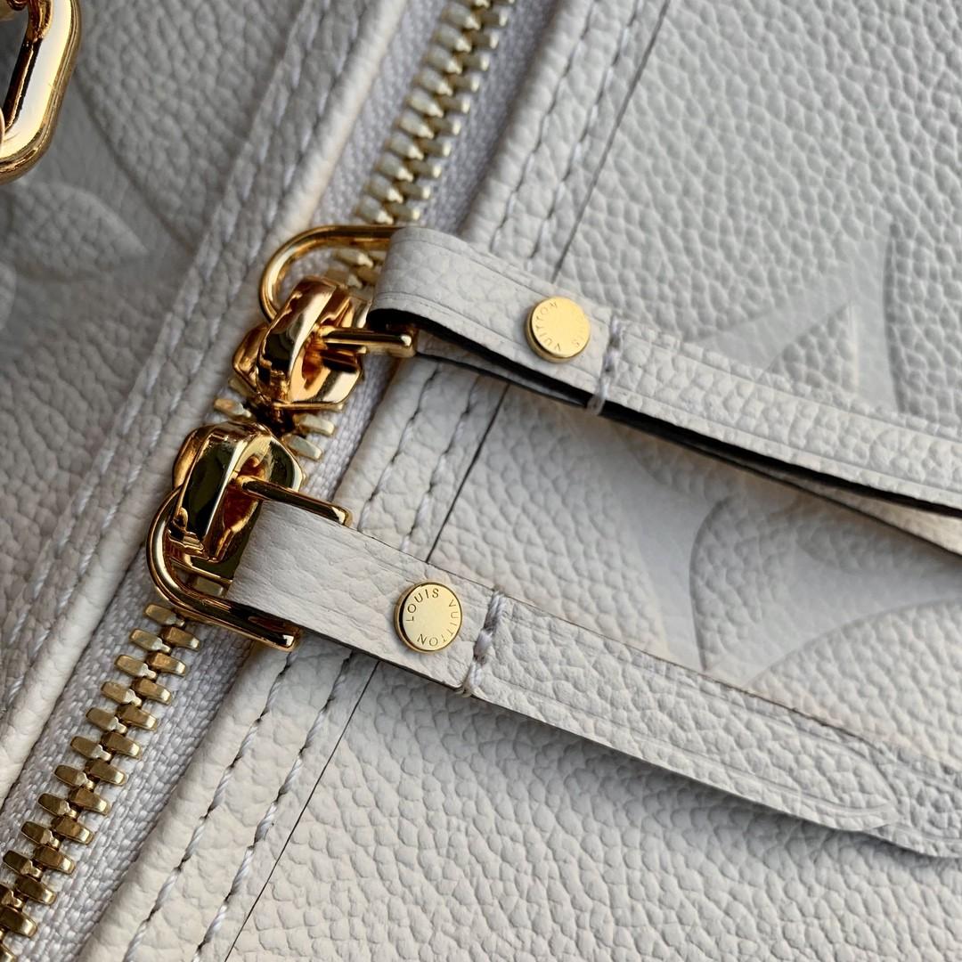Louis Vuitton Loop Hobo  (38-26-10cm)   M46739 - DopestKickz