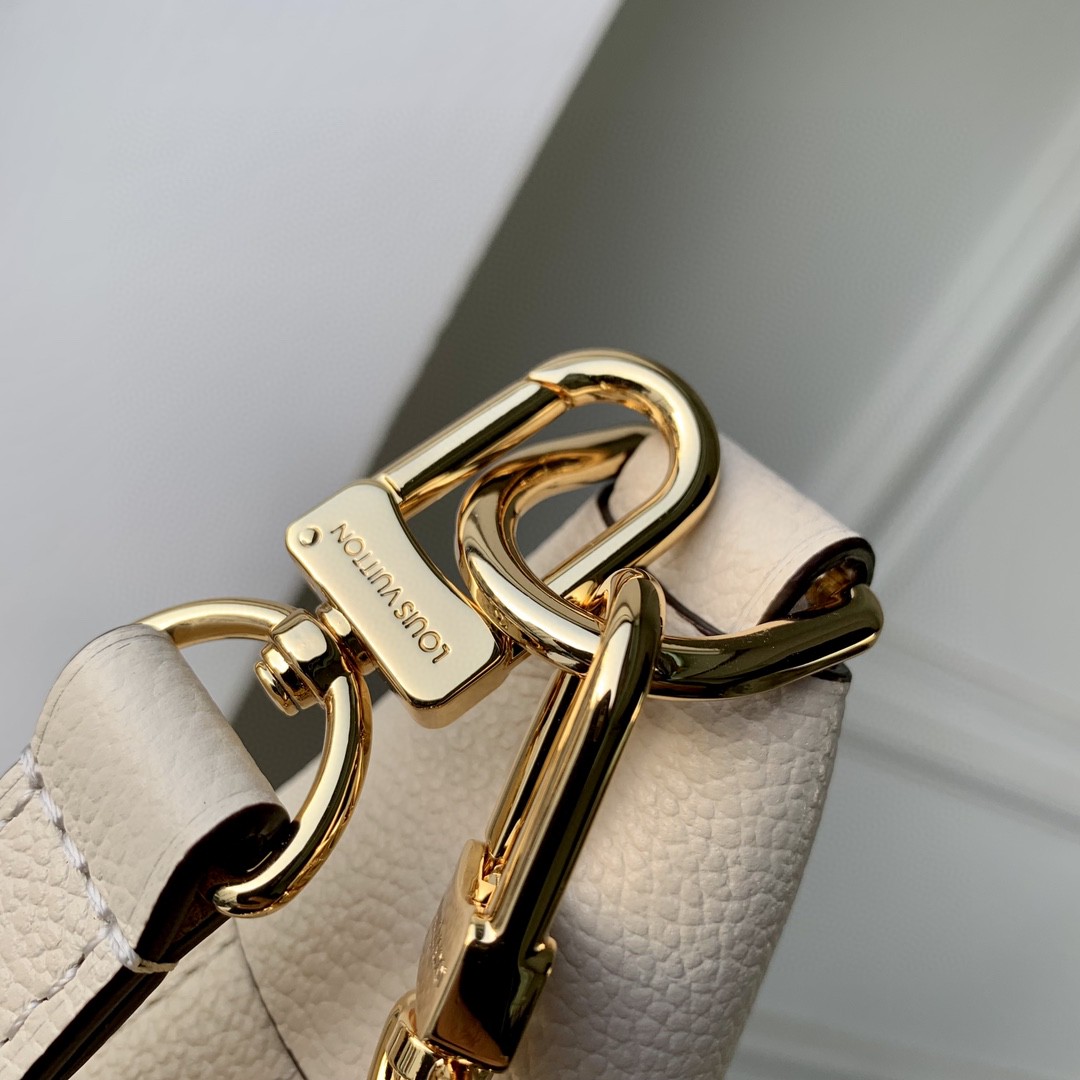 Louis Vuitton Loop Hobo  (38-26-10cm)   M46739 - DopestKickz
