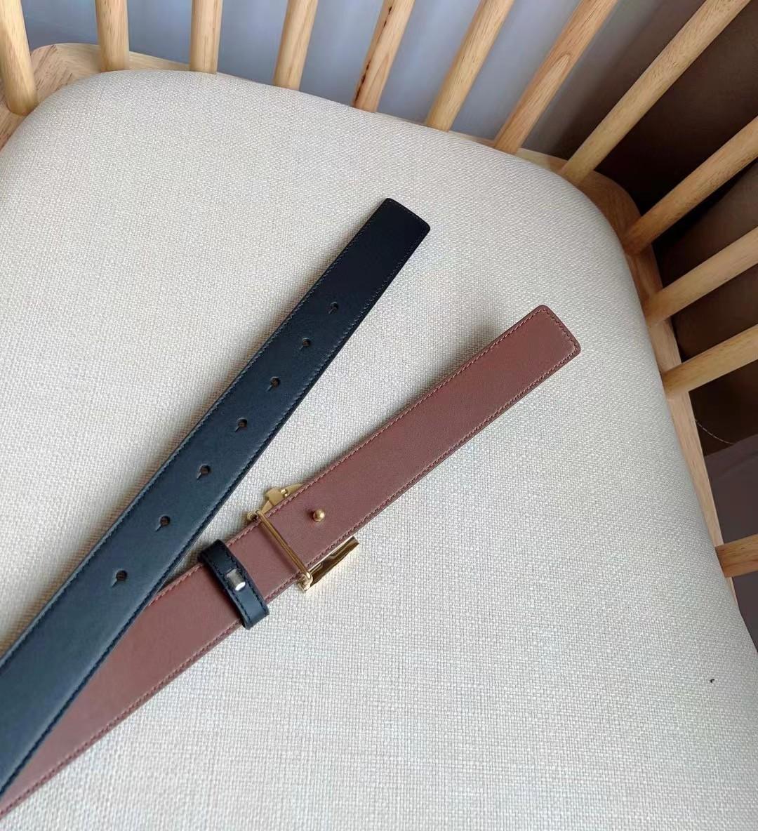 Burberry Men's Leather Reversible TB Belt - DopestKickz