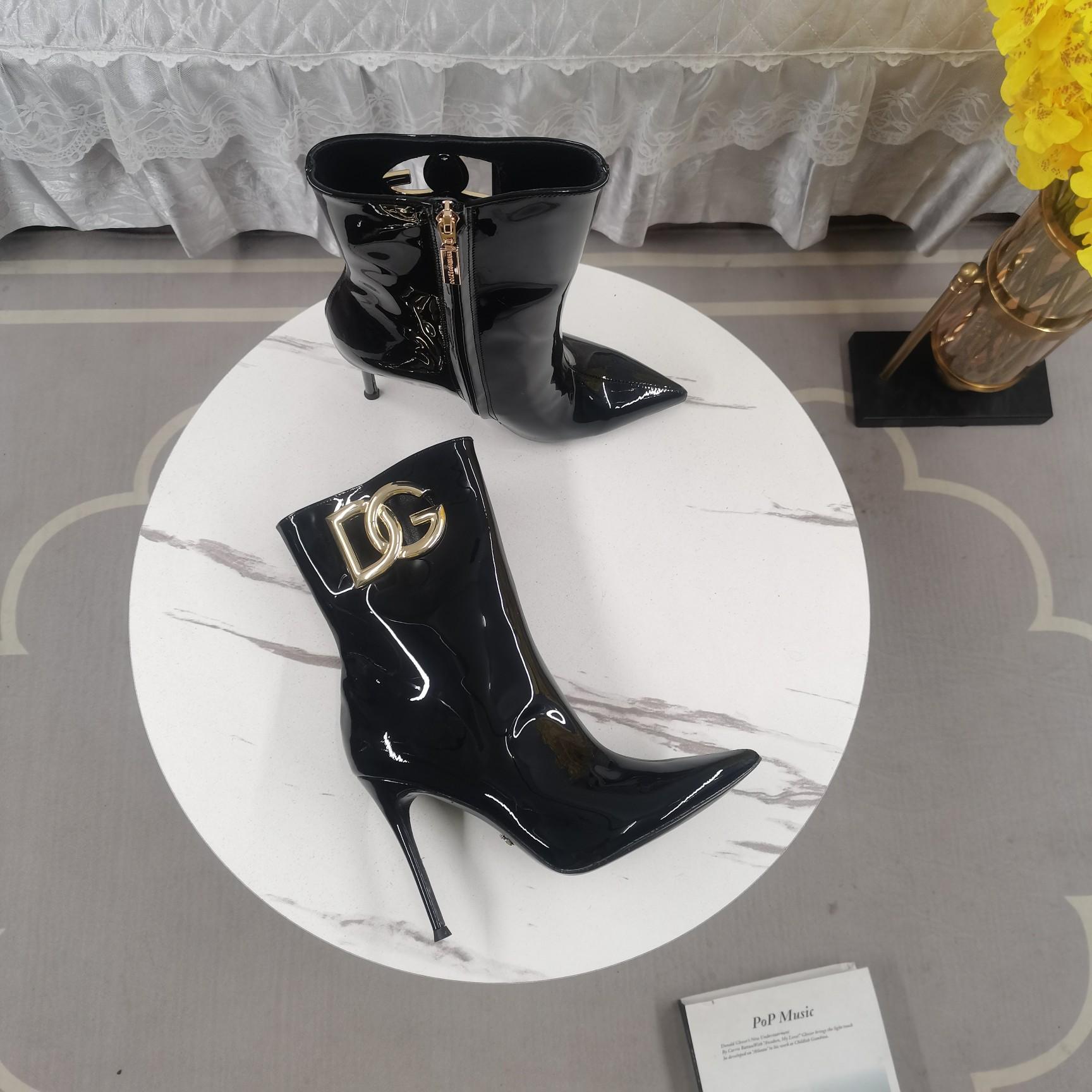 Dolce & Gabbana Calfskin Ankle Boots - DopestKickz
