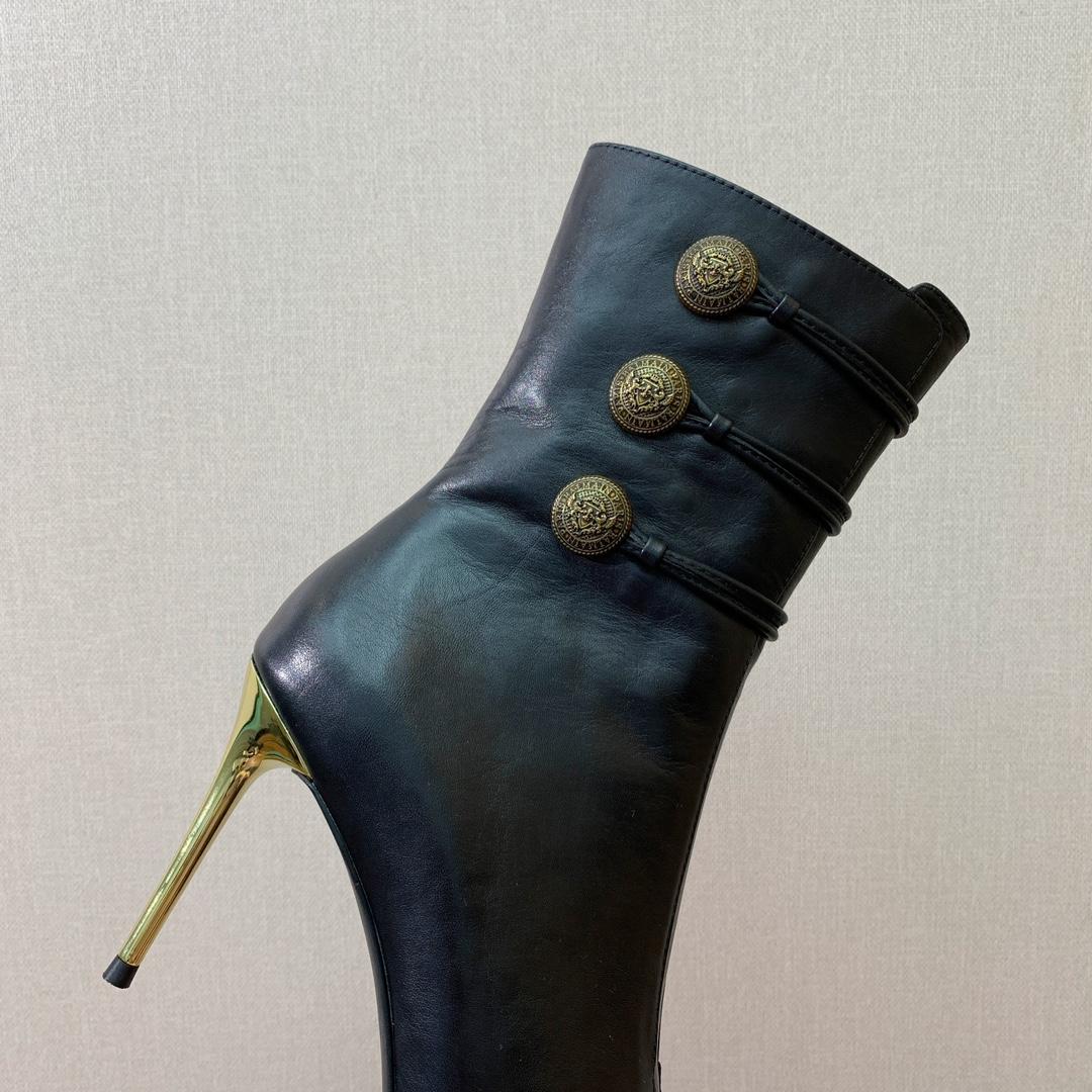 Balmain Alma Leather Ankle Boots - DopestKickz
