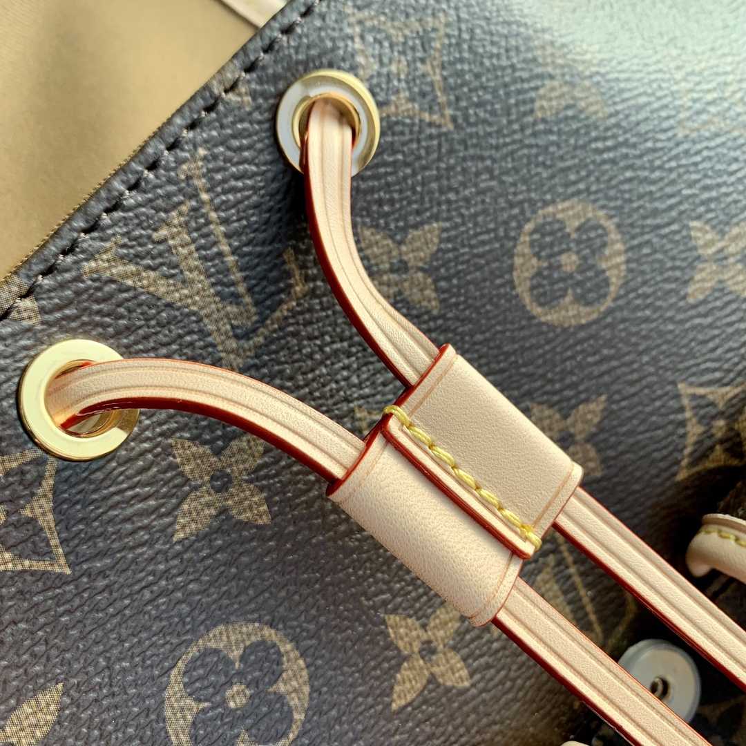 Louis Vuitton Excursion PM  (21-23-10cm)   M46932 - DopestKickz