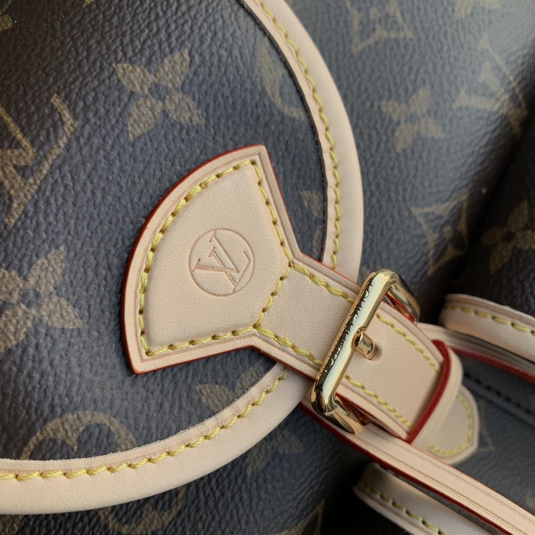 Louis Vuitton Excursion PM  (21-23-10cm)   M46932 - DopestKickz