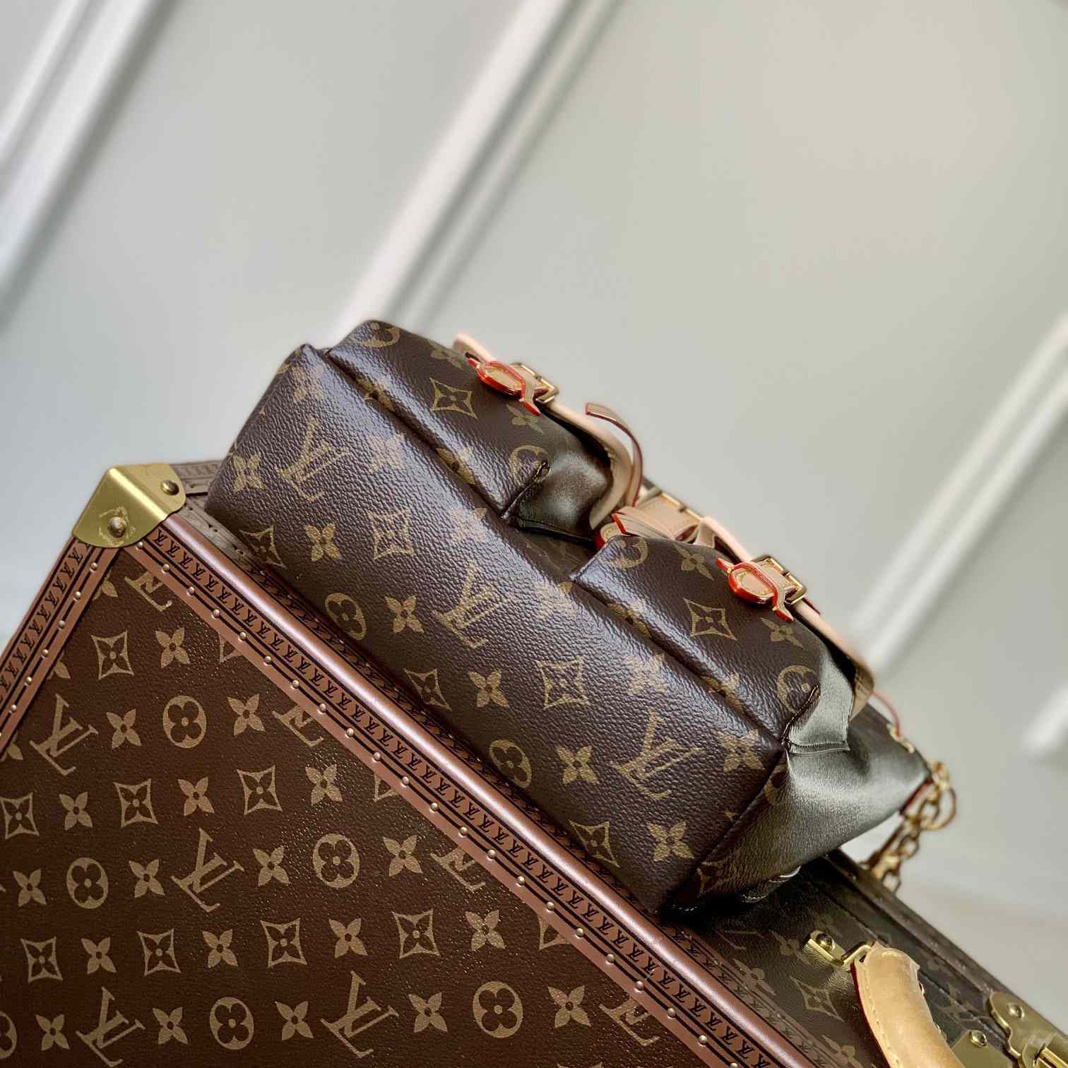 Louis Vuitton Excursion PM  (21-23-10cm)   M46932 - DopestKickz