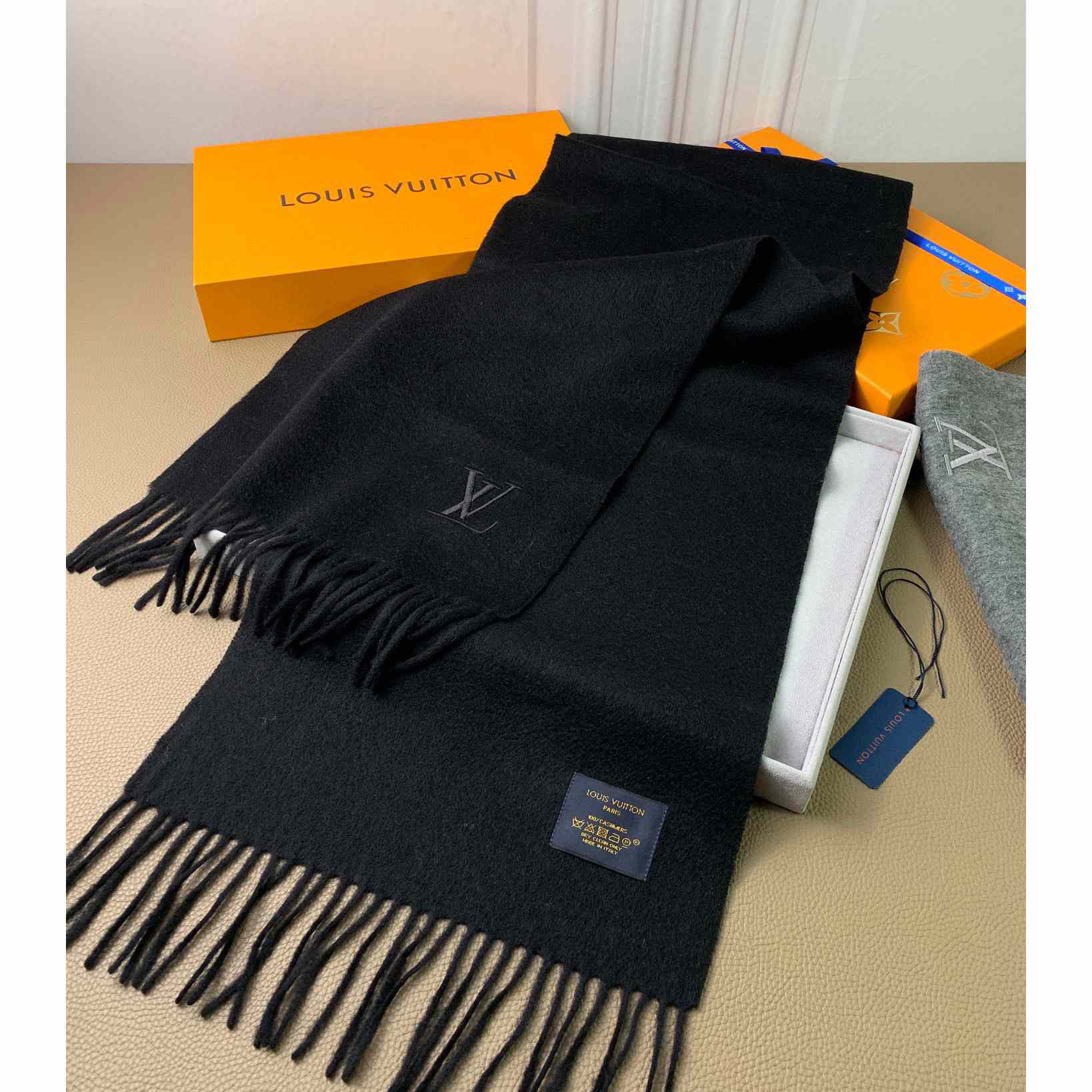 Louis Vuitton Jhelam Scarf - DopestKickz