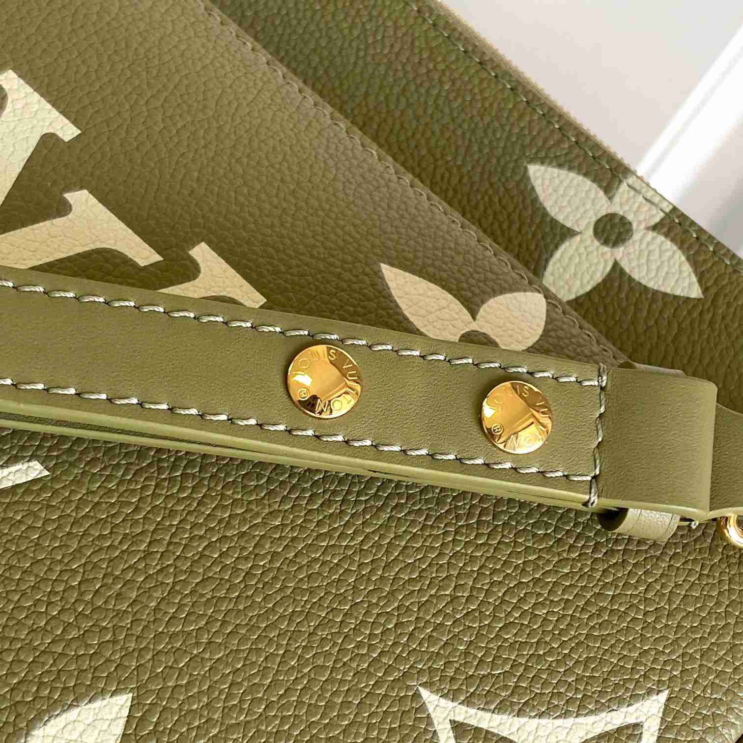 Louis Vuitton Multi Pochette Accessoires   (25-14.5-4.5cm) M22670 - DopestKickz