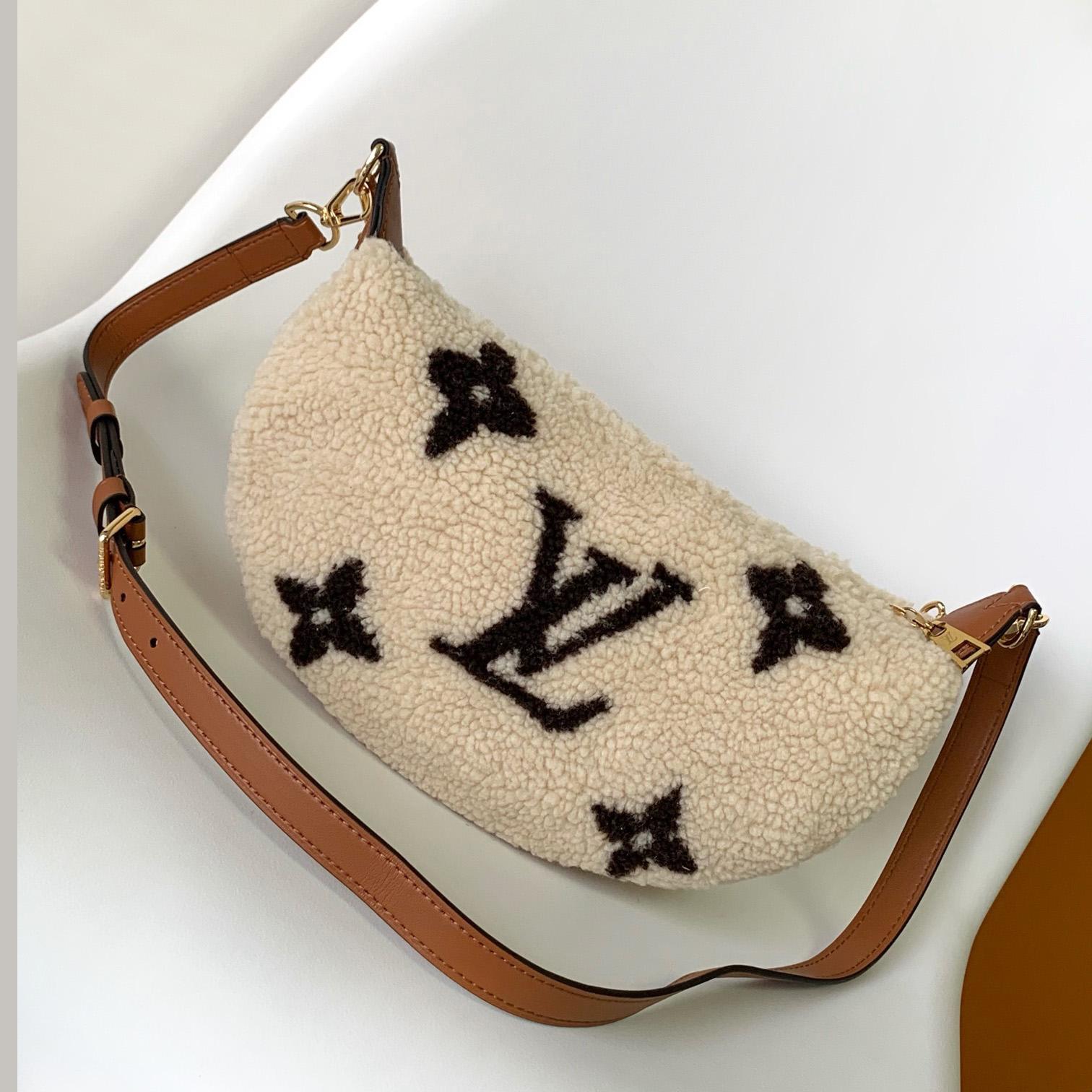 Louis Vuitton Over The Moon   M23321 - DopestKickz