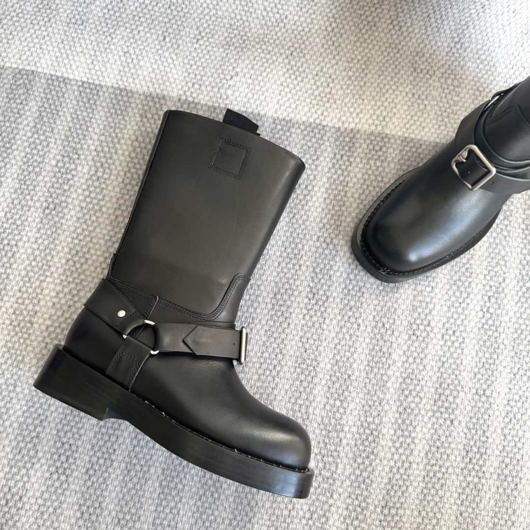 Burberry Leather Saddle Low Boots - DopestKickz