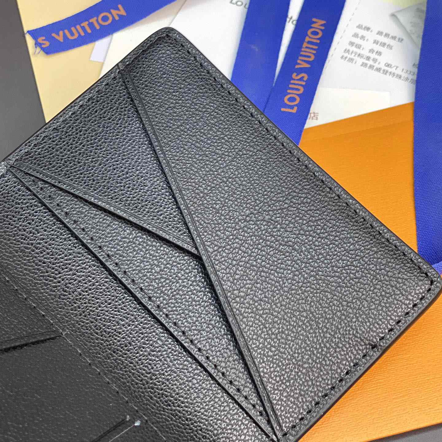 Louis Vuitton Wallet    8 x 11 x 1cm - DopestKickz