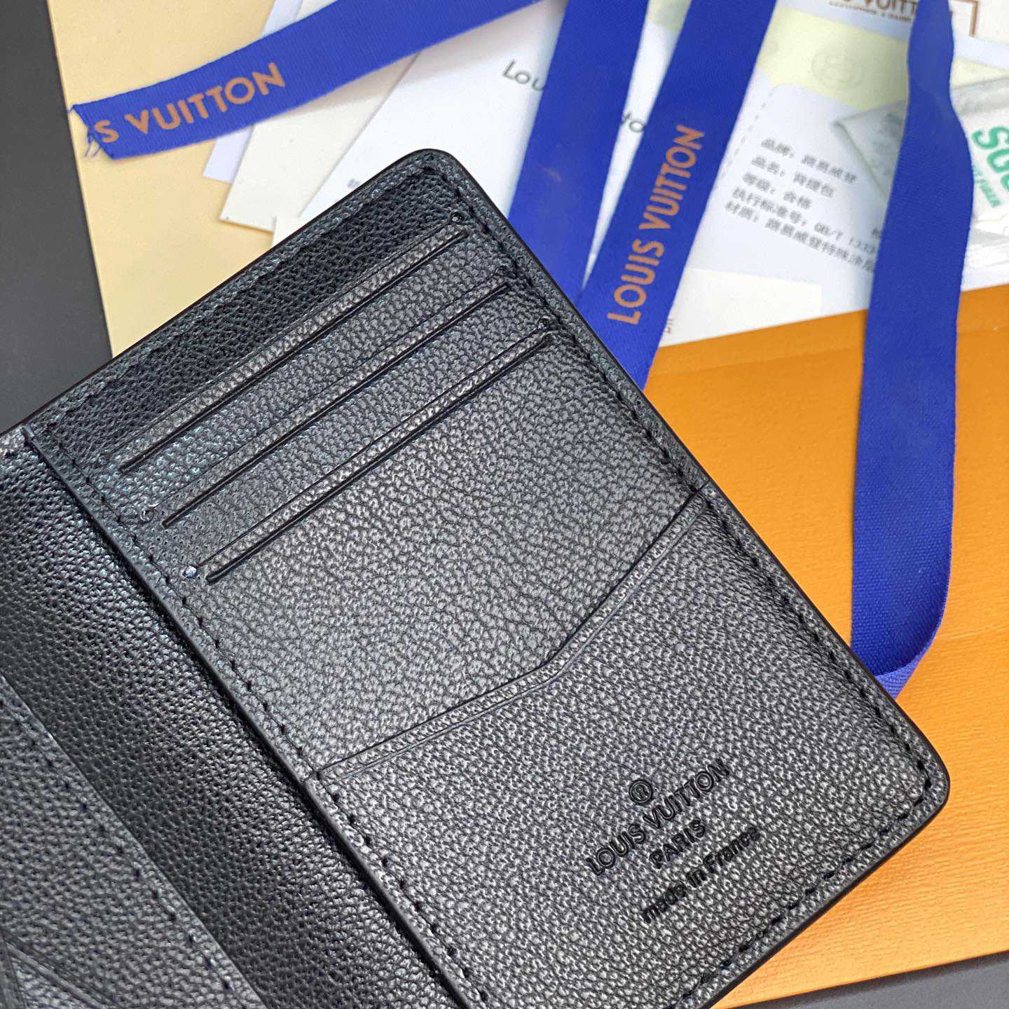 Louis Vuitton Wallet    8 x 11 x 1cm - DopestKickz