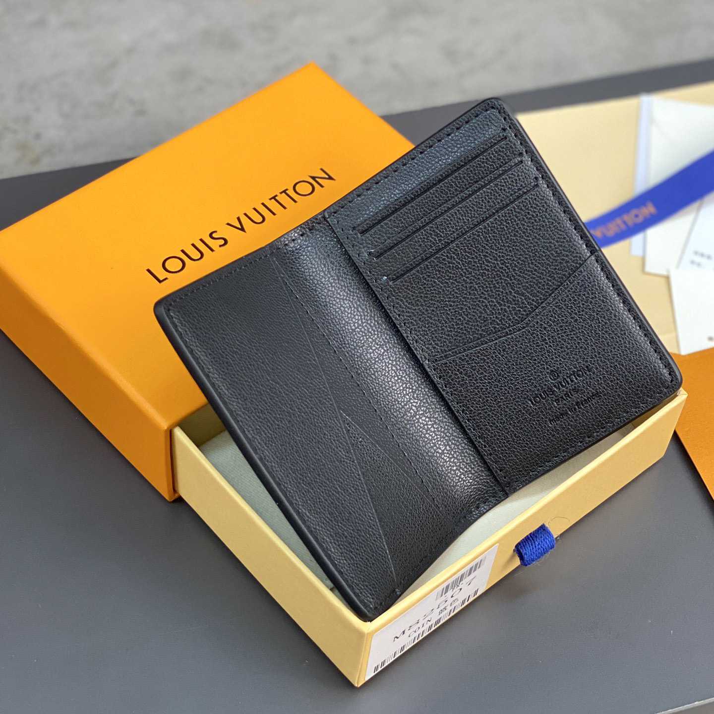 Louis Vuitton Wallet    8 x 11 x 1cm - DopestKickz