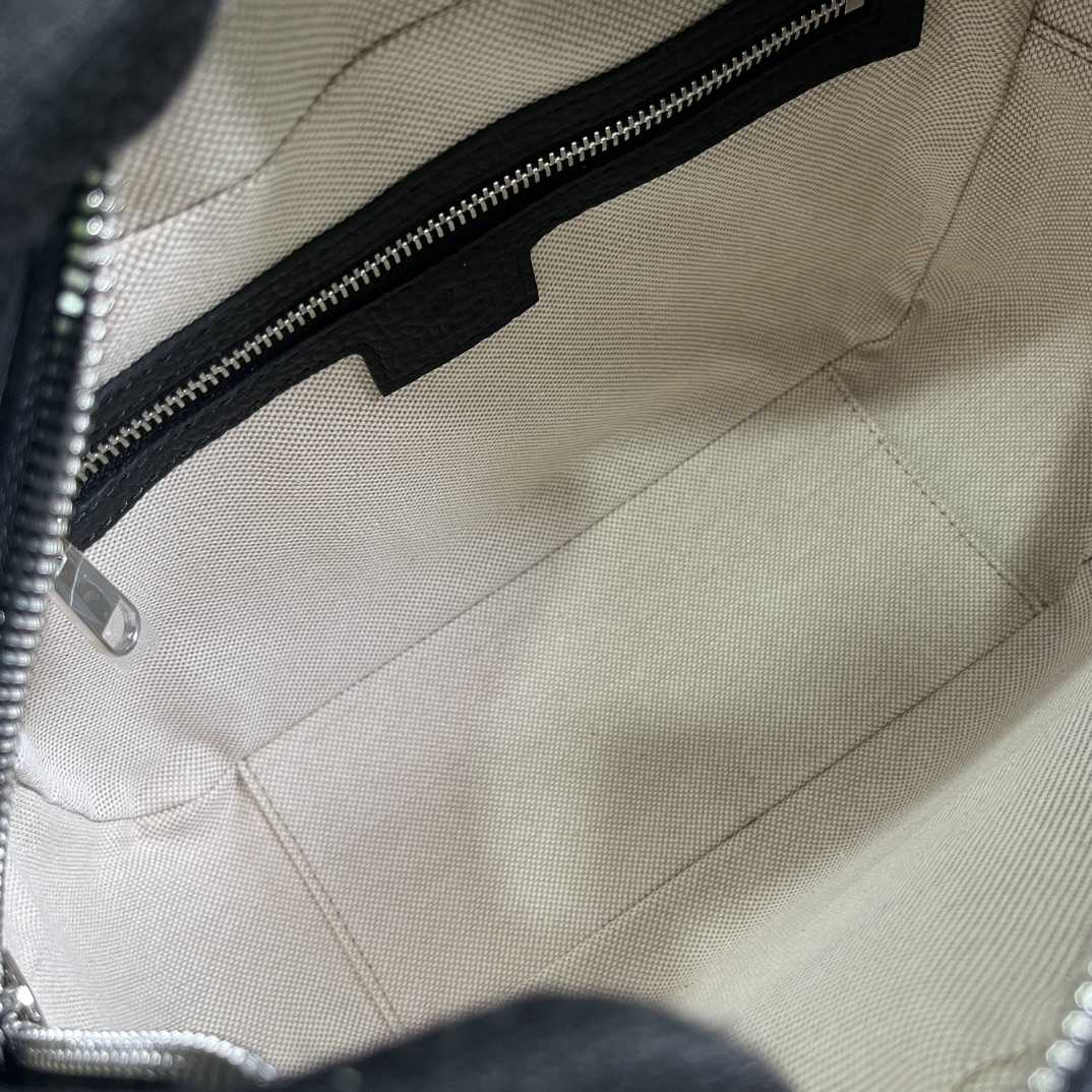 Gucci Jumbo GG Medium Messenger Bag - DopestKickz