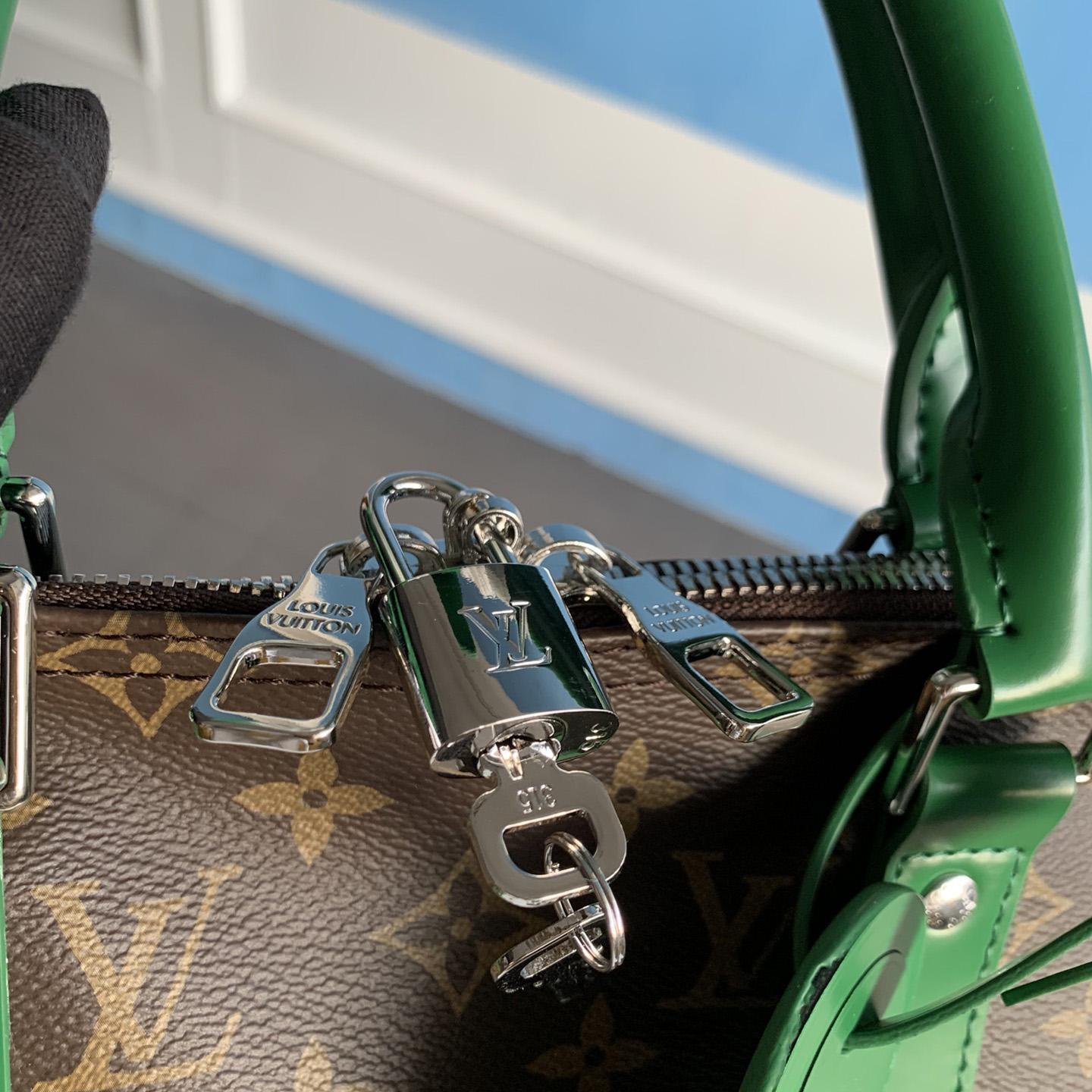 Louis Vuitton Keepall Bandoulière 50     M46774 - DopestKickz