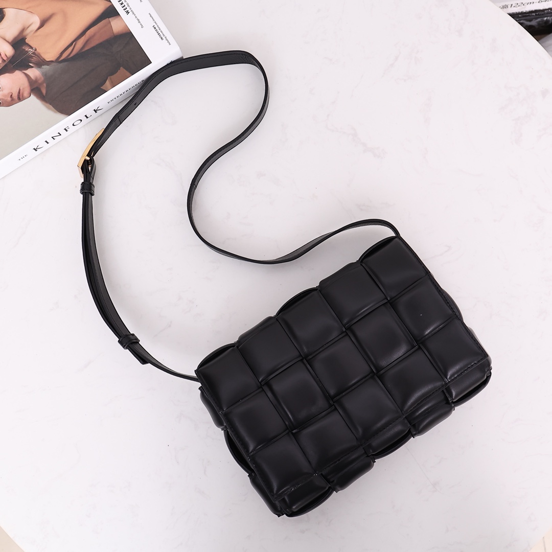 Bottega Veneta Padded Cassette Bag(26*18*8CM) - DopestKickz