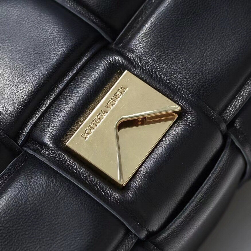 Bottega Veneta Padded Cassette Bag(26*18*8CM) - DopestKickz
