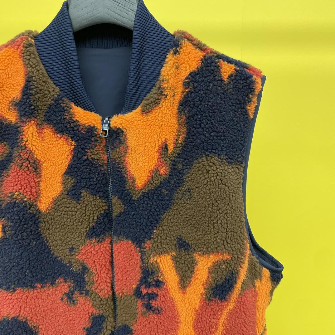 Louis Vuitton Reversible Fleece Gilet - DopestKickz