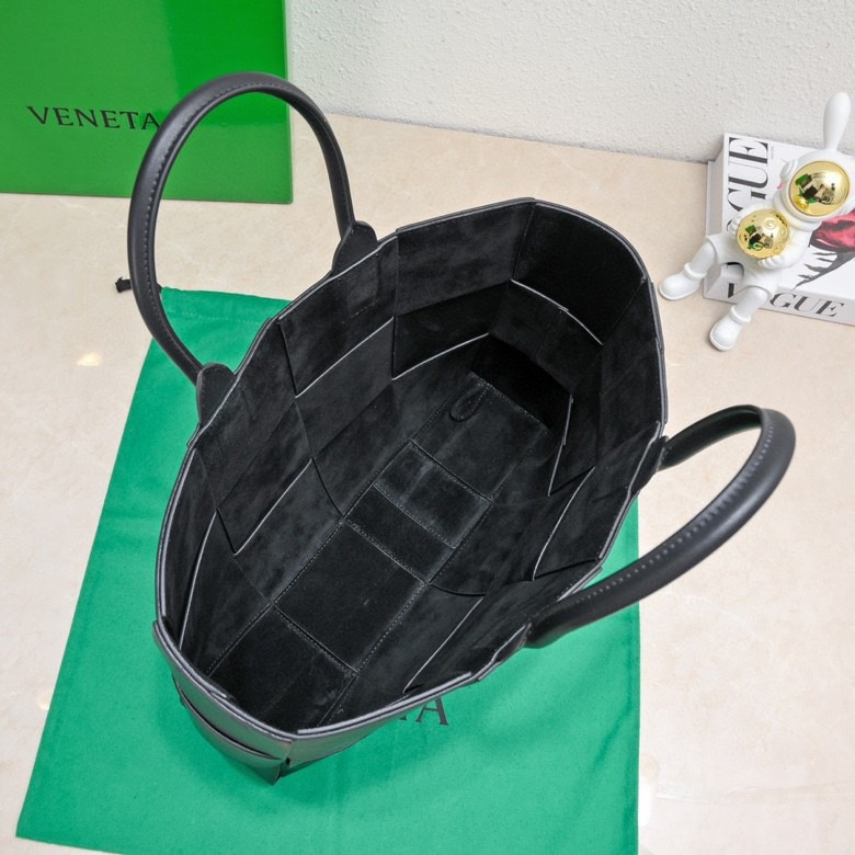 Bottega Veneta Small Arco Tote Bag With Strap - DopestKickz