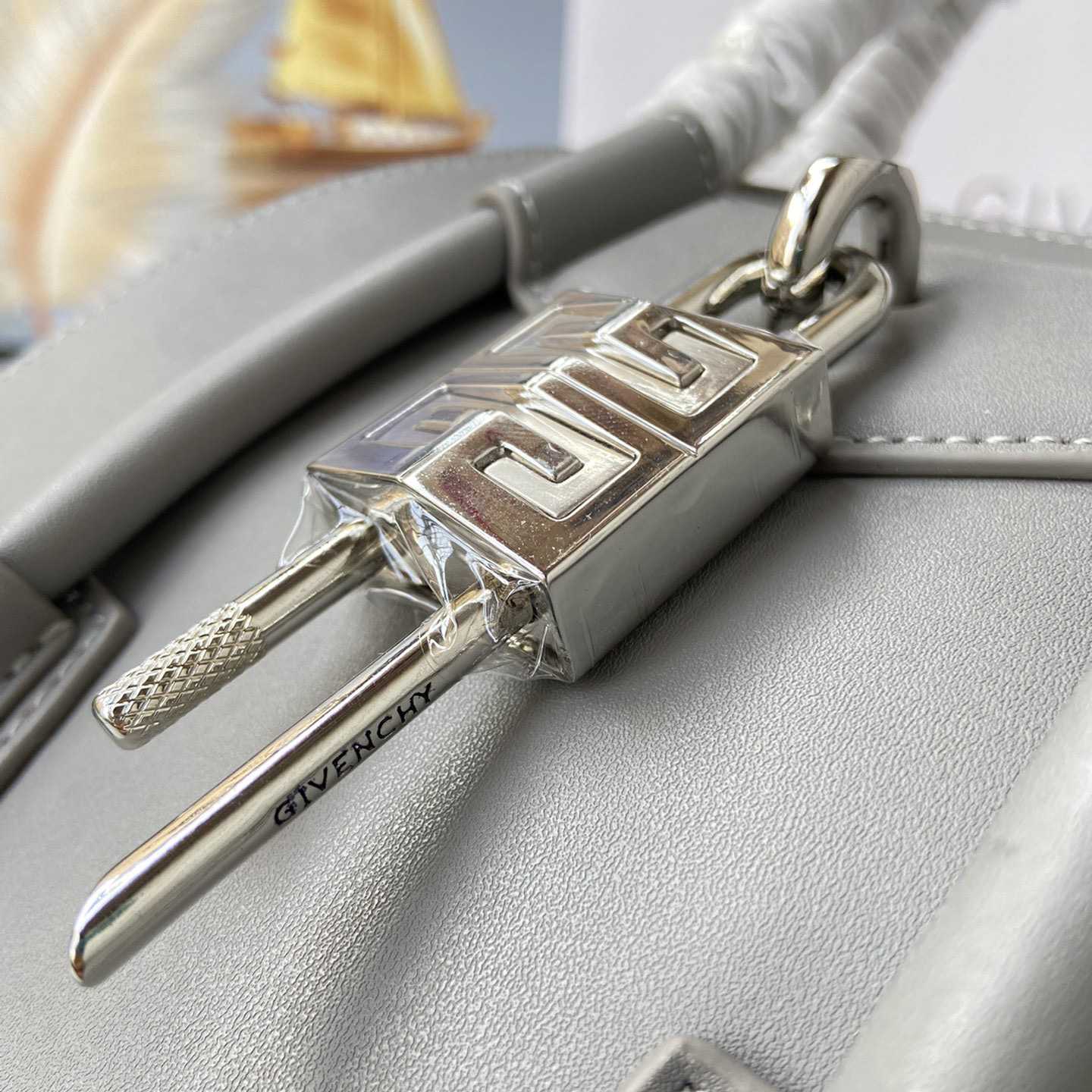 Givenchy Mini Antigona Lock Bag (23*27*13cm) - DopestKickz
