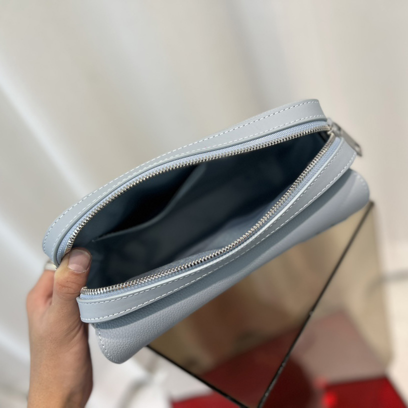 Louis Vuitton Fastline Messenger (23.5x18x7cm)   M23710 - DopestKickz