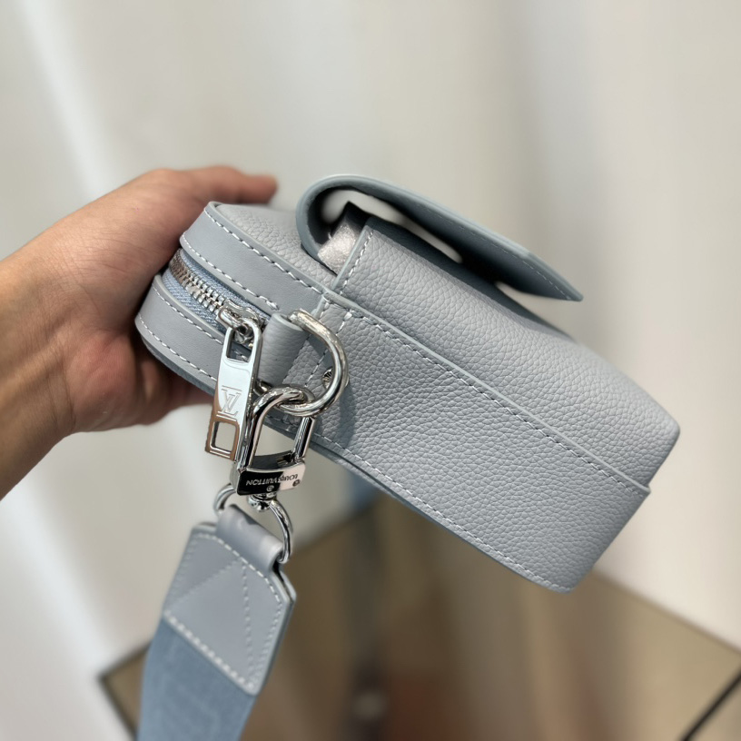 Louis Vuitton Fastline Messenger (23.5x18x7cm)   M23710 - DopestKickz