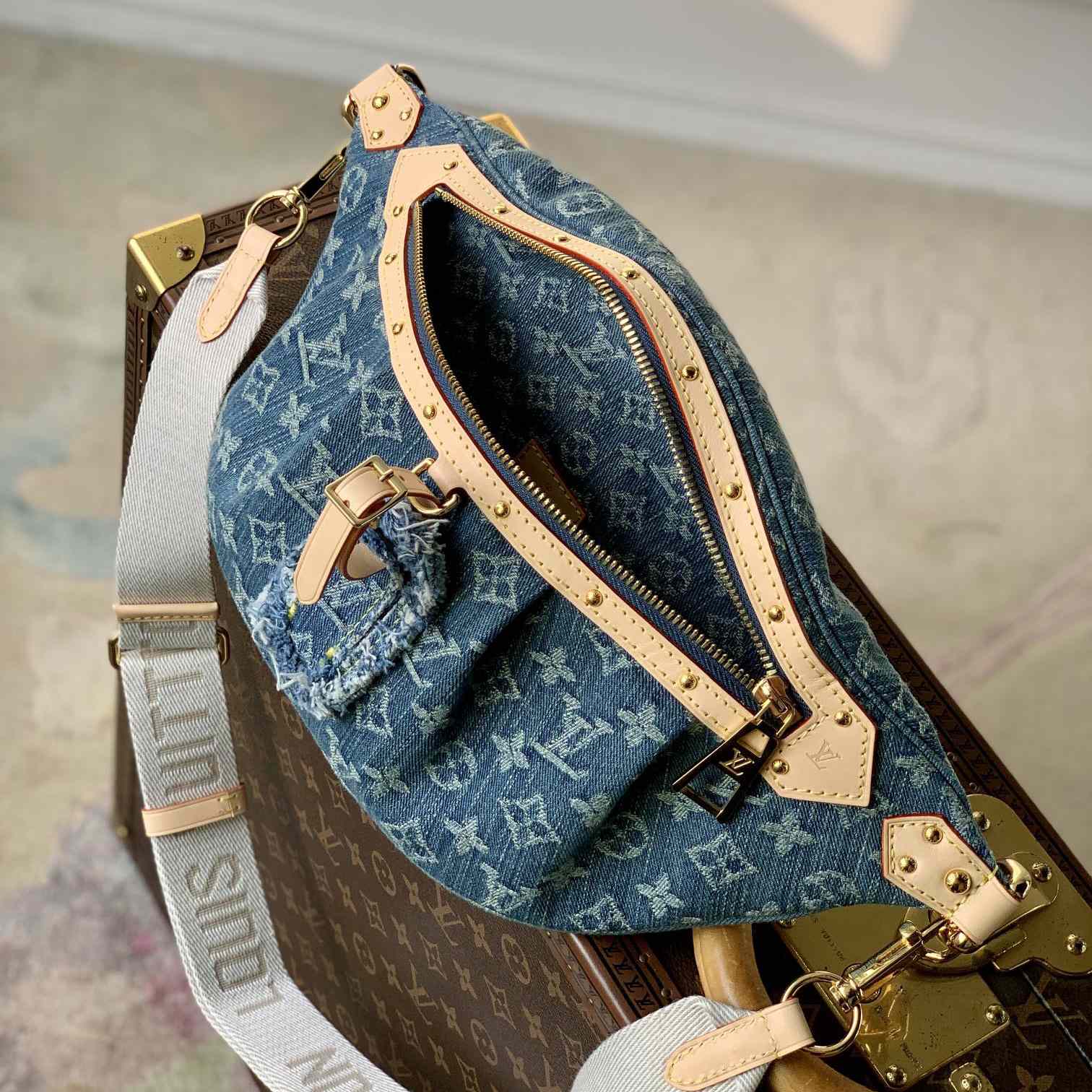 Louis Vuitton High Rise      M46837 - DopestKickz