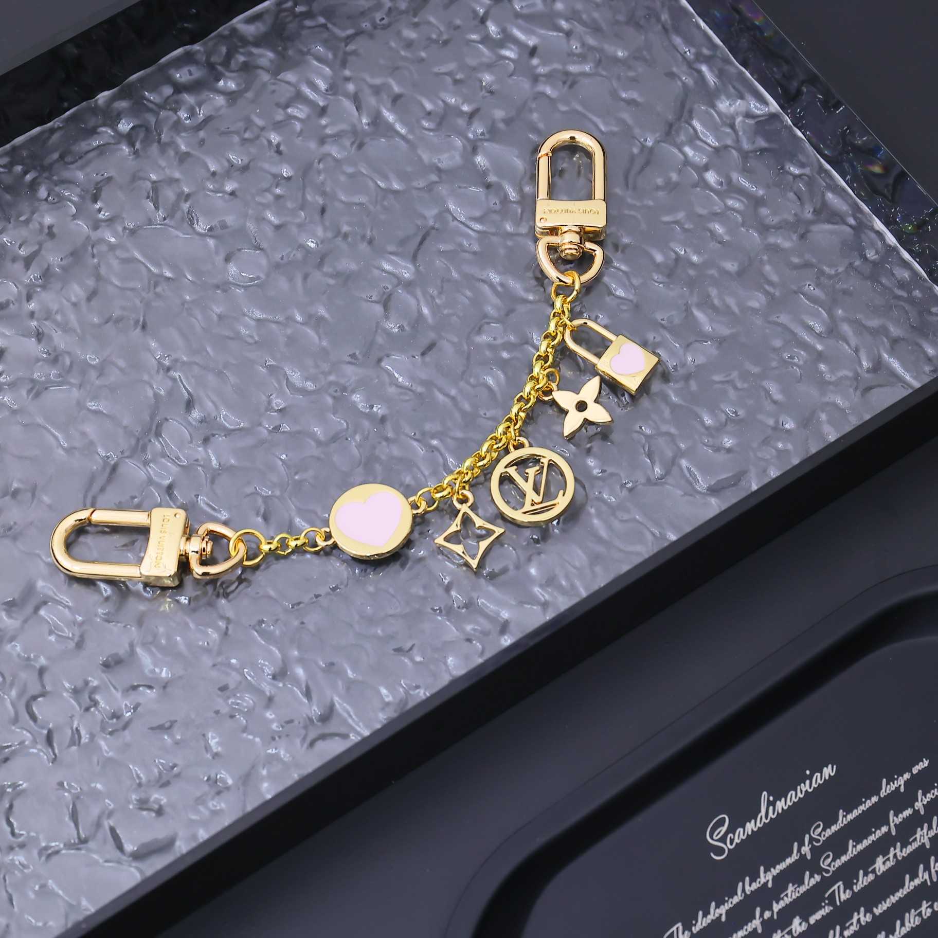 Louis Vuitton LV Iconic Heart Bag Charm    M01421 - DopestKickz