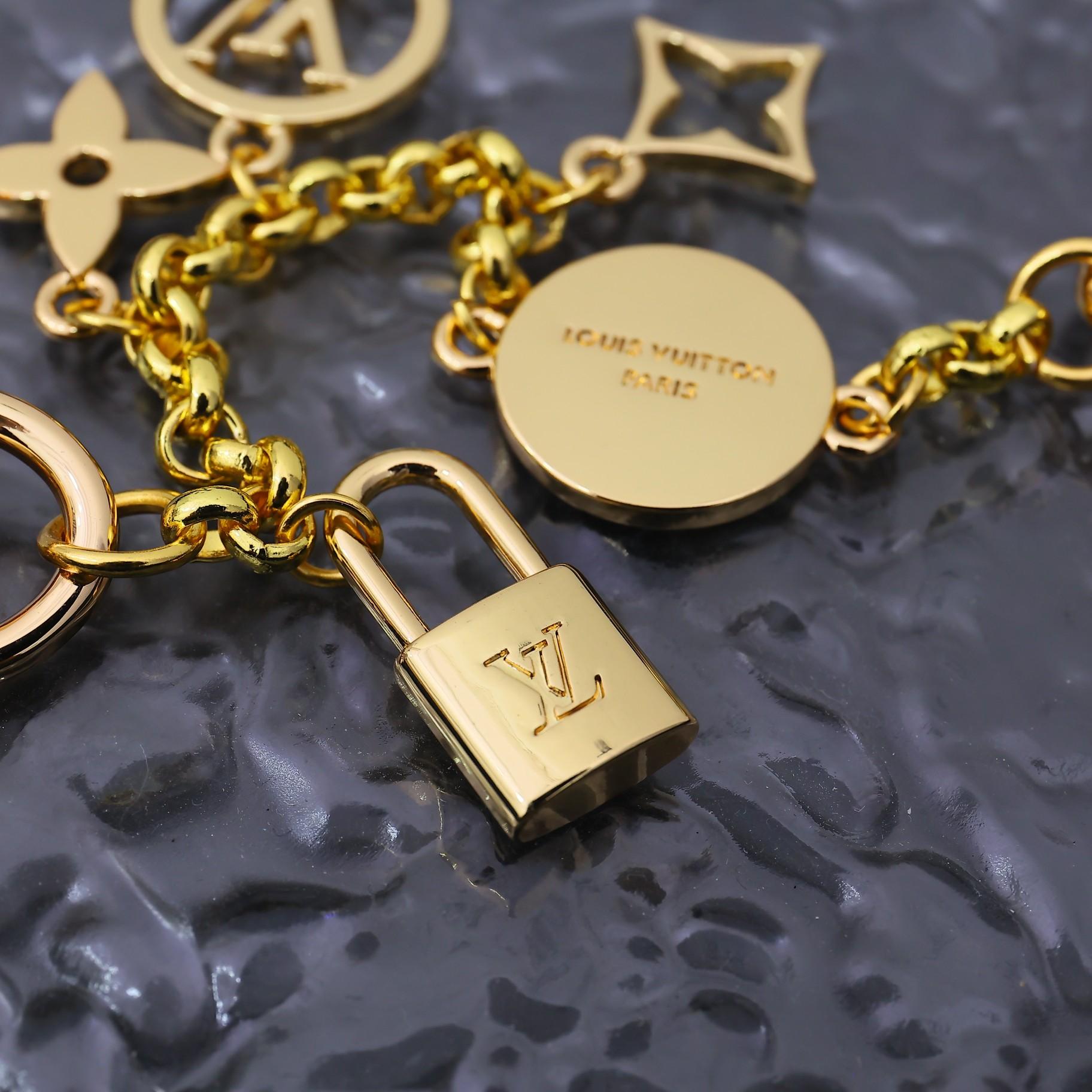 Louis Vuitton LV Iconic Heart Bag Charm    M01421 - DopestKickz