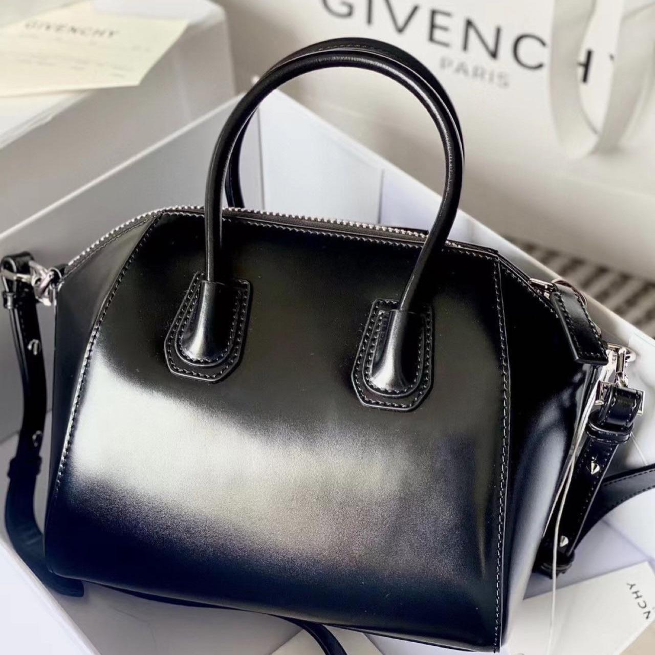 Givenchy Antigona Tote  22-27-13cm - DopestKickz