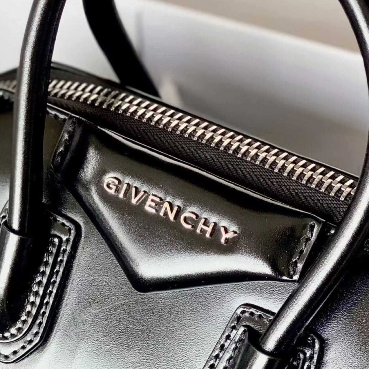 Givenchy Antigona Tote  22-27-13cm - DopestKickz