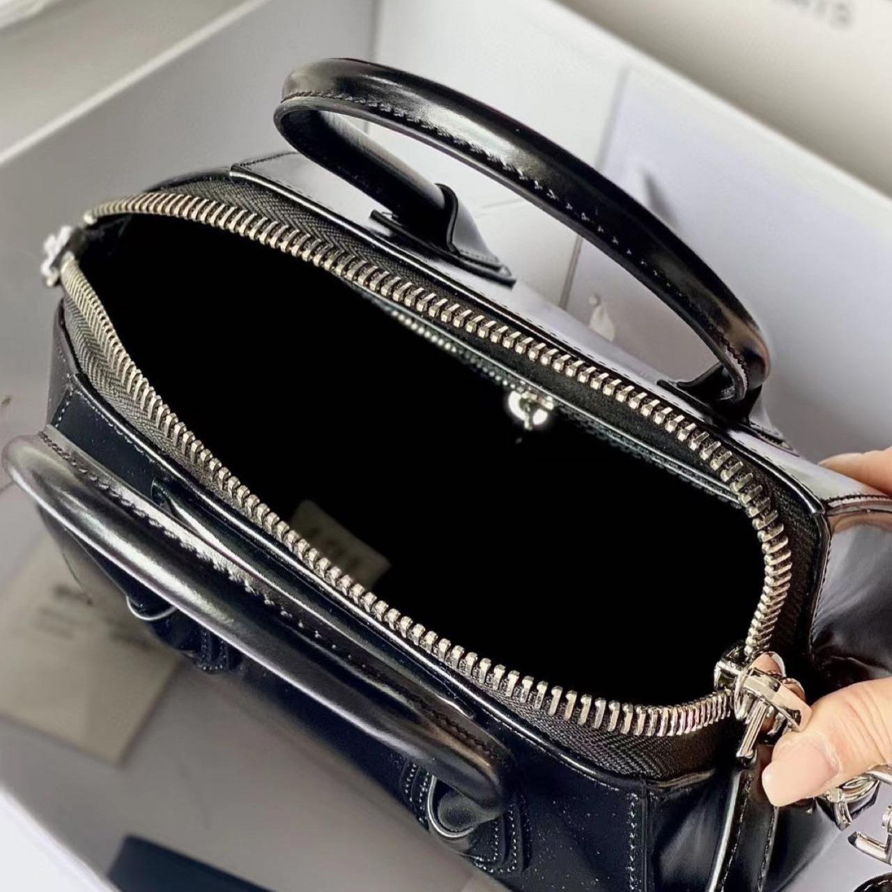 Givenchy Antigona Tote  22-27-13cm - DopestKickz
