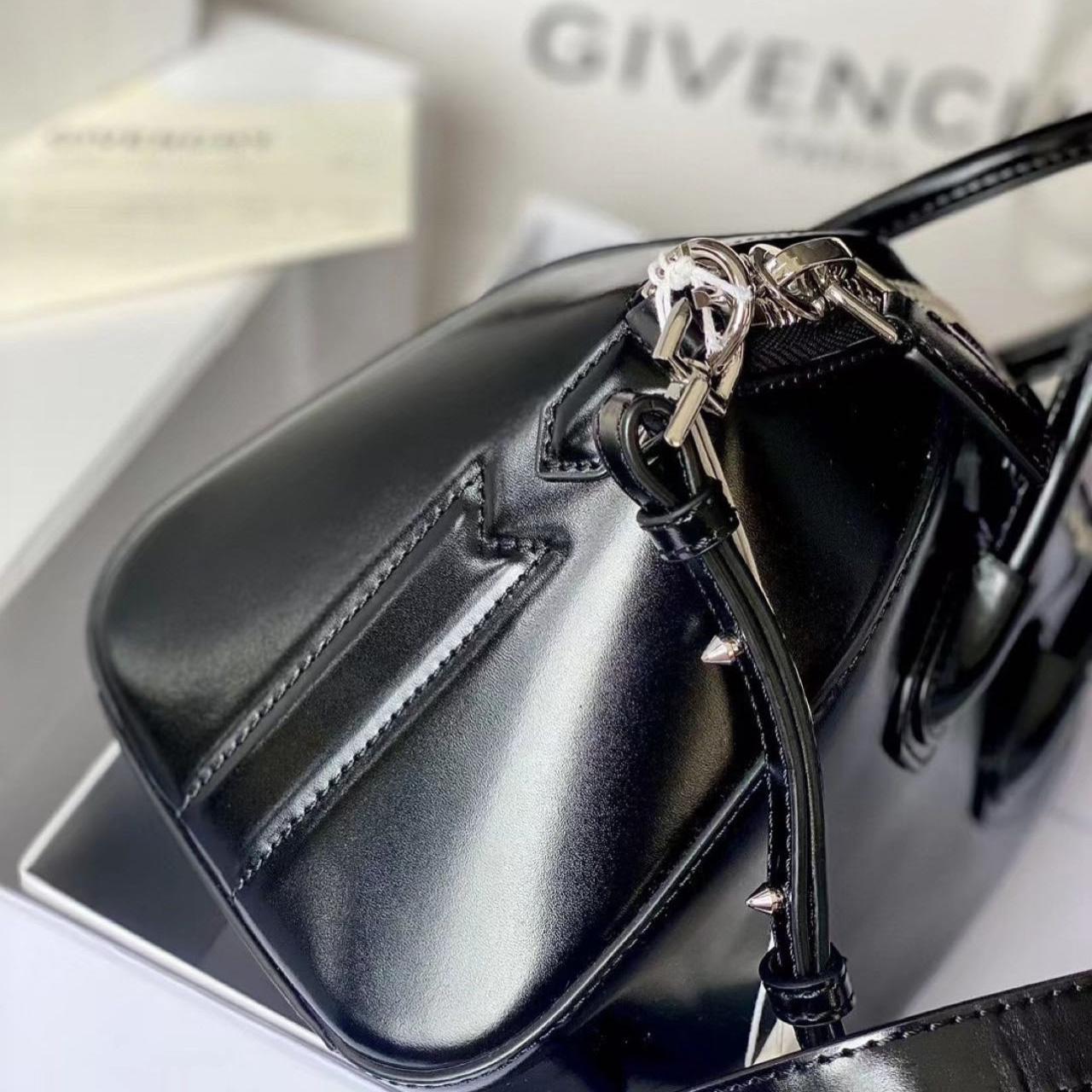 Givenchy Antigona Tote  22-27-13cm - DopestKickz