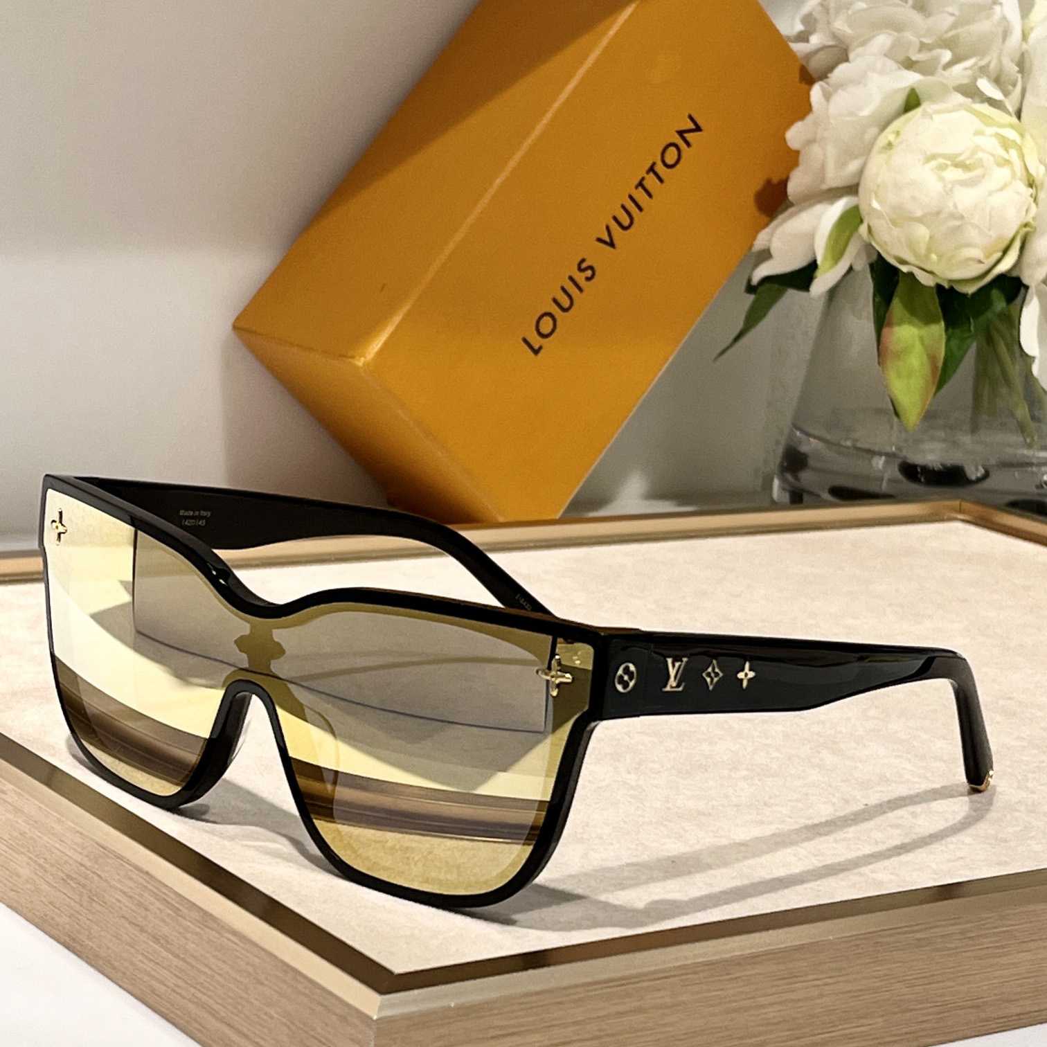 Louis Vuitton LV Shadow Square Sunglasses   Z1843U - DopestKickz