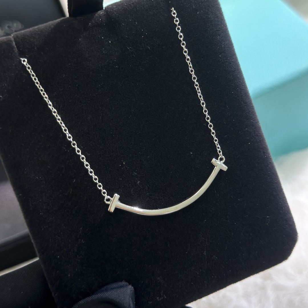 Tiffany&CO Heart Smile Pendant - DopestKickz