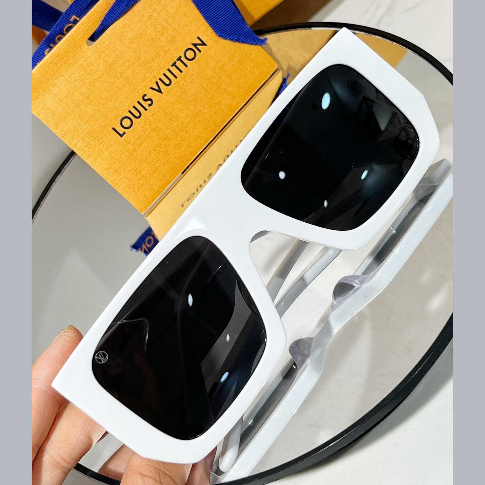 Louis Vuitton Sunglasses   Z2615W - DopestKickz