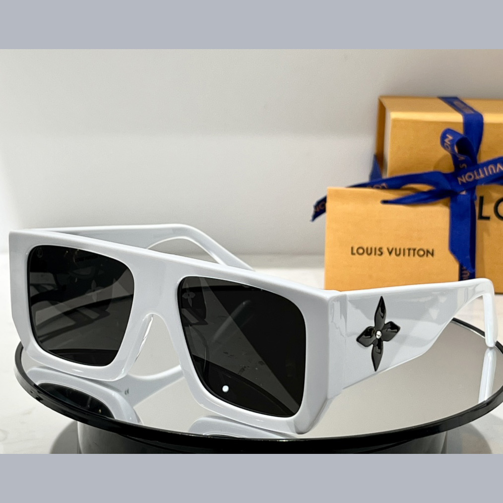 Louis Vuitton Sunglasses   Z2615W - DopestKickz