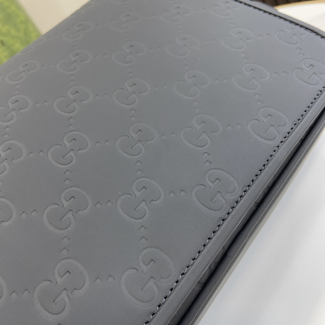 Gucci GG Crossbody Bag - DopestKickz