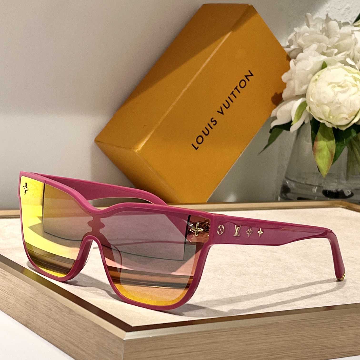 Louis Vuitton LV Shadow Square Sunglasses   Z1844U - DopestKickz