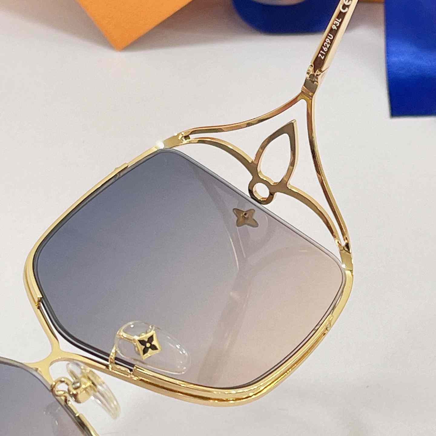 Louis Vuitton LV Petal Square Sunglasses   Z1629 - DopestKickz
